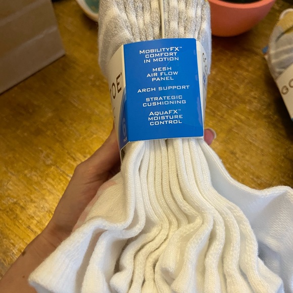 NWT Gold toe sport ankle socks-6 pair - Picture 5 of 6